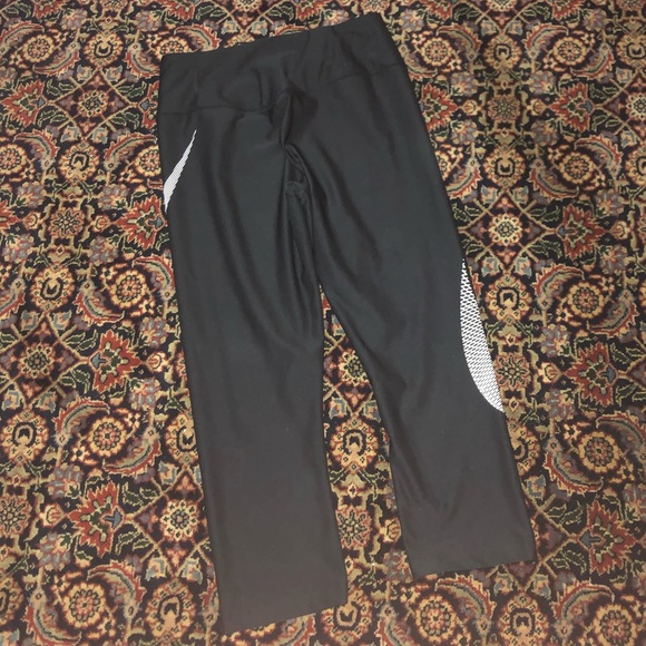 Nike Dri-fit Black Cropped Leggings - Picture 3 of 4